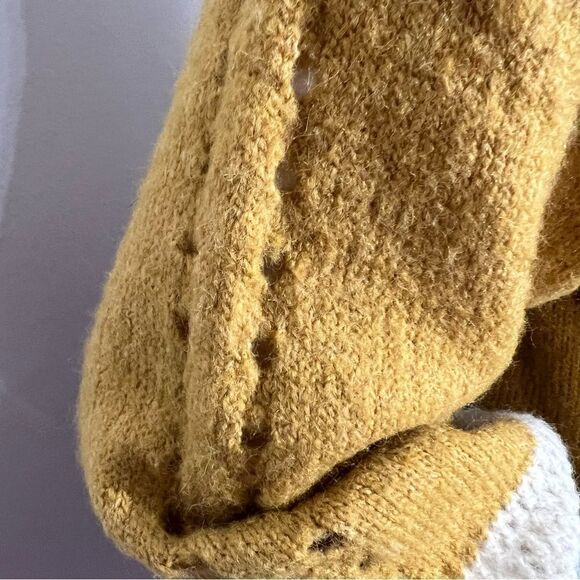 En Creme Gold Turtleneck Crochet Sleeves Sweater -- M/L - Picture 9 of 15